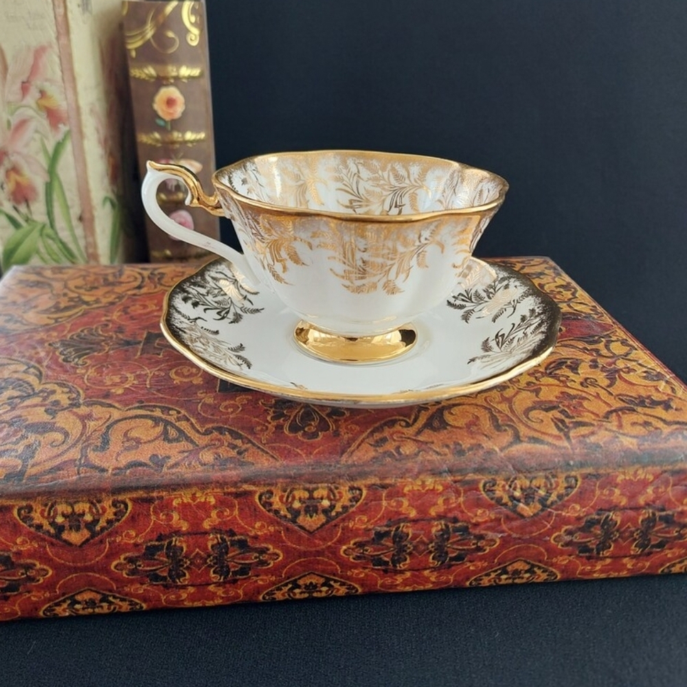 royal Albert  Gold Fern Leaf Bone China Wide Mouth Tea Cup & Saucer Avon Shape